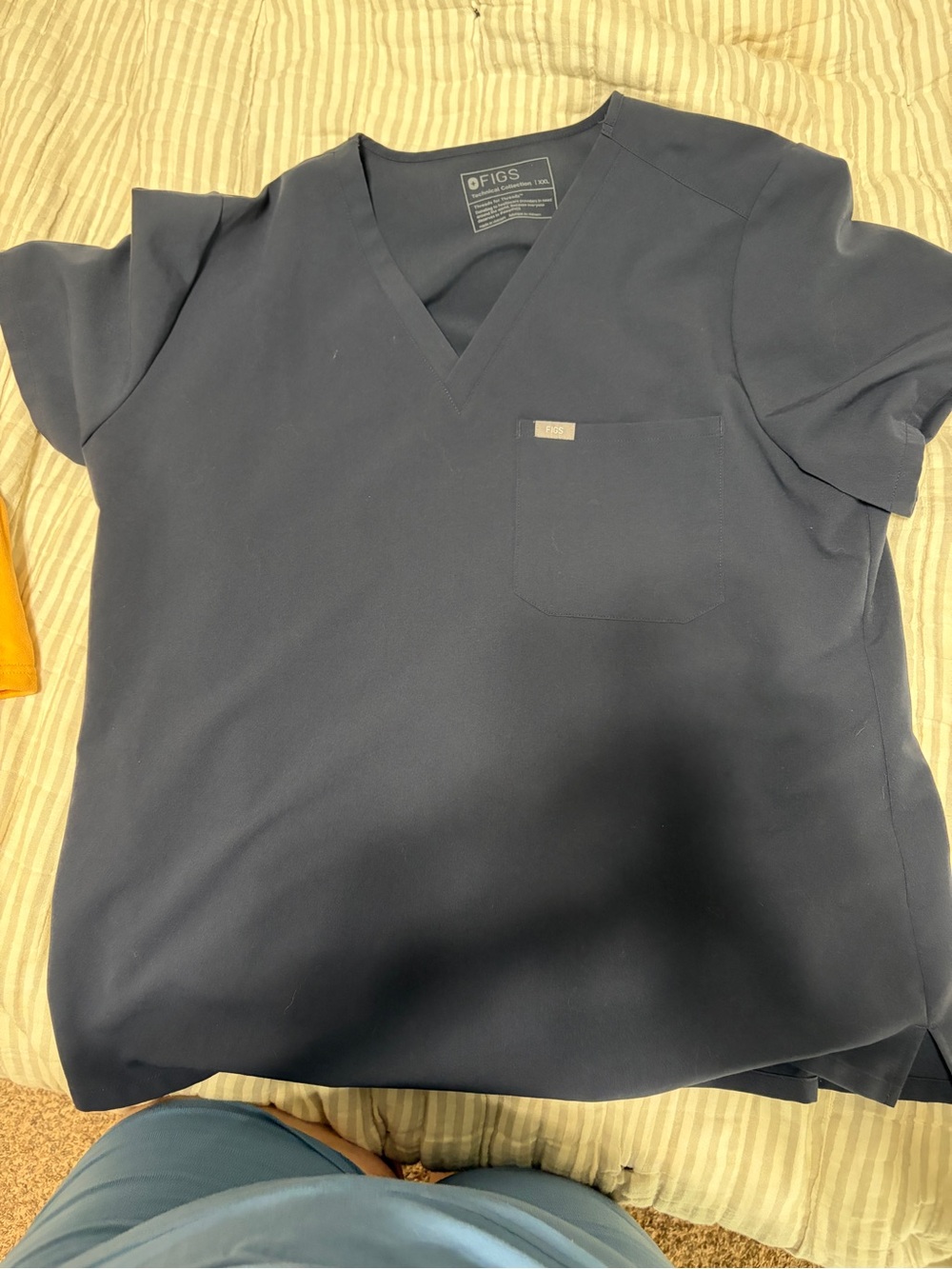 FIGS Women’s Navy V-Neck Scrub Top size 2XL